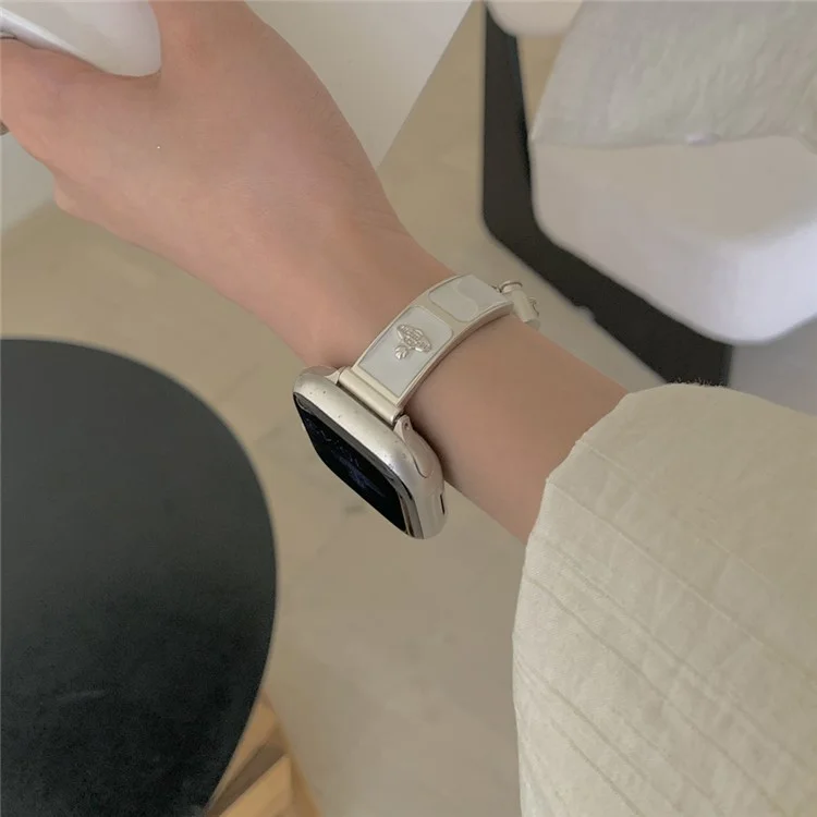 Armband für Apple Watch Series 10 9 8 7 SE 6 5 4 3 2 1 42mm 41mm 40mm 38mm Emaille Saturn Armband Metallarmband - Sternenlichtweiß