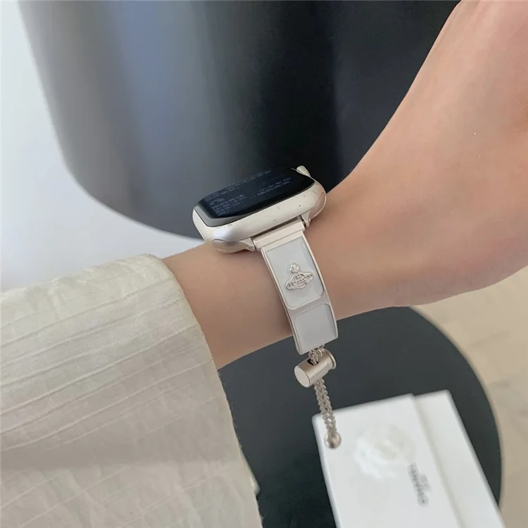 Armband für Apple Watch Series 10 9 8 7 SE 6 5 4 3 2 1 42mm 41mm 40mm 38mm Emaille Saturn Armband Metallarmband - Sternenlichtweiß