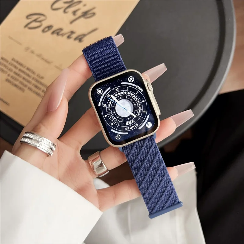 Cinturino per Apple Watch Serie 10 9 8 7 SE 6 5 4 3 2 1 42mm 41mm 40mm 38mm Strisce Diagonali Cinturino Regolabile in Nylon - Blu