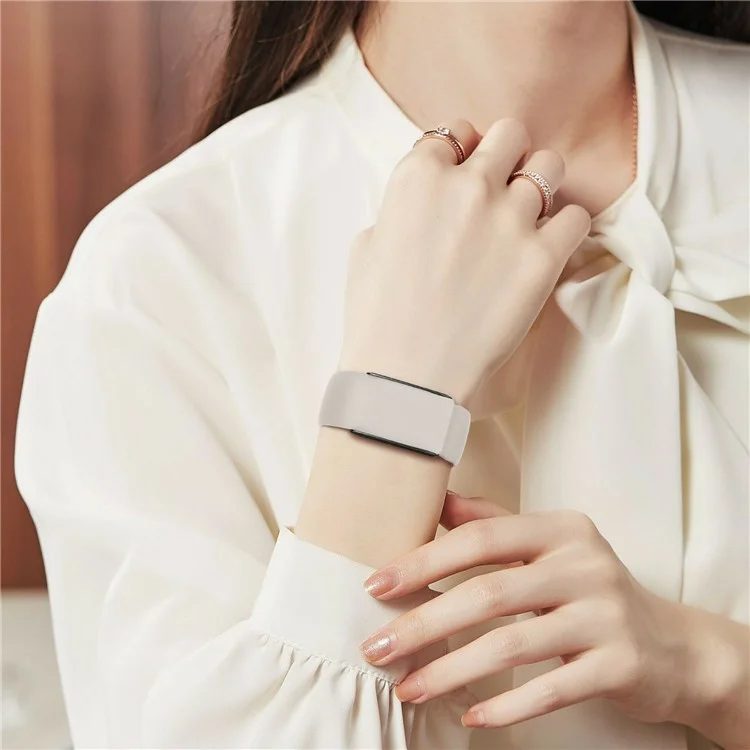 For Whoop 4.0 Watch Band 8-Shaped Buckle Silicone Wristband Adjustable Strap - Black