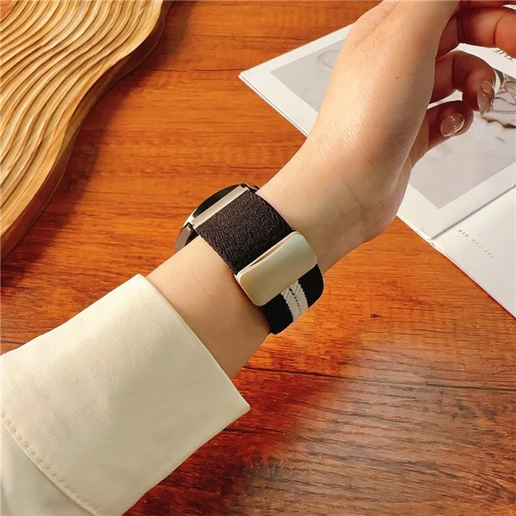 22mm Armband für Samsung Galaxy Watch3 45mm / Galaxy Watch 46mm / Huawei Watch GT 5 46mm Gestreiftes Nylonarmband - Schwarz+Weiß Streifen