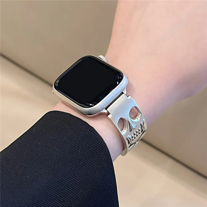 Watch Band For Apple Watch Series 10 9 8 7 SE 6 5 4 3 2 1 42mm 41mm 40mm 38mm Skull Design Breathable Metal Alloy Strap - Silver