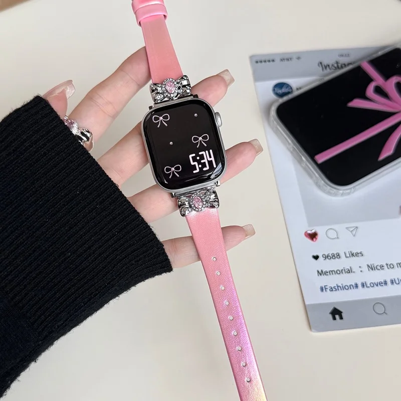 Uhrenarmband für Apple Watch Series 10 9 8 7 SE 6 5 4 3 2 1 42mm 41mm 40mm 38mm Lederband Schmetterlings-Verschluss Strasssteine Verzierung - Hellrosa