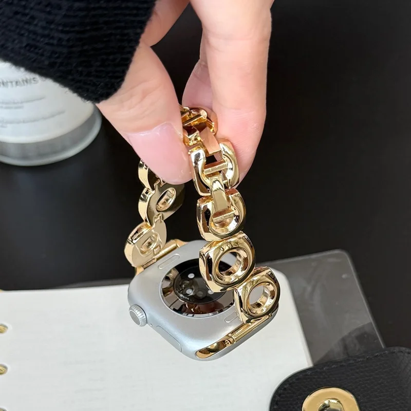 Bracelet de montre pour Apple Watch Series 10 Ultra 9 8 7 SE 6 5 4 3 2 1 46mm 49mm 45mm 44mm 42mm Bracelet Métallique à Trous Carrés et Ronds - Or