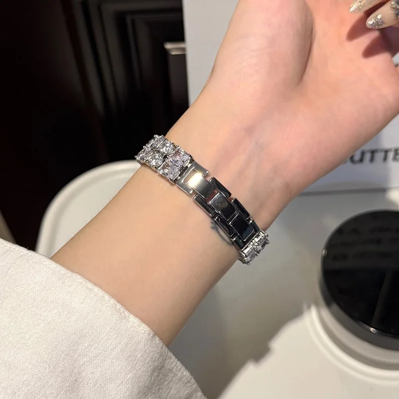 Bracelete para Apple Watch Série 10 9 8 7 SE 6 5 4 3 2 1 42mm 41mm 40mm 38mm Decoração de Zircônia Cobre Pulseira - Prata