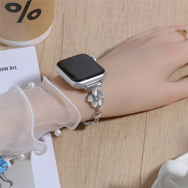 Clover Watch Band for Apple Watch Series 10 9 8 7 SE 6 5 4 3 2 1 42mm 41mm 40mm 38mm Alloy Chain Strap Wristlet - Silver / Silver