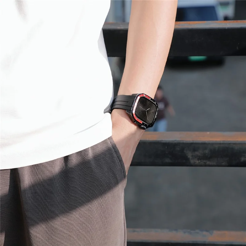 Ремешок с чехлом для Apple Watch Series 10 46мм, интегрированный, силиконовый, с металлическим корпусом - Черный / Красный