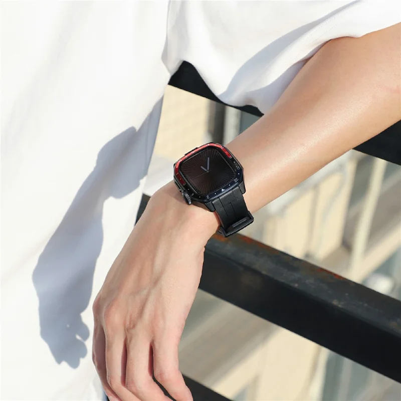 Ремешок с чехлом для Apple Watch Series 10 46мм, интегрированный, силиконовый, с металлическим корпусом - Черный / Красный