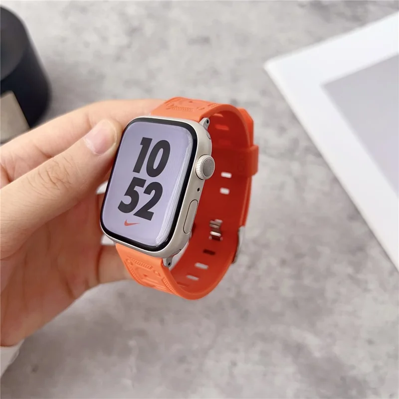 Banda Esportiva para Relógio Apple Watch Series 11 10 42mm / 9 8 7 41mm / SE3 SE2 SE 6 5 4 40mm / 3 2 1 38mm TPU Ajustável - Laranja