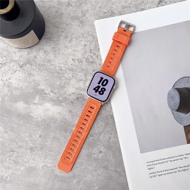 Banda Esportiva para Relógio Apple Watch Series 11 10 42mm / 9 8 7 41mm / SE3 SE2 SE 6 5 4 40mm / 3 2 1 38mm TPU Ajustável - Laranja