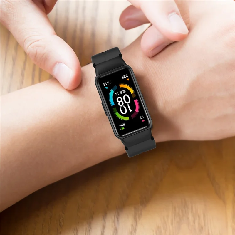 Silicone Adjustable Smart Watch Band Replacement Wrist Strap for Huawei Band 6 / Honor Band 6 / Band 7 - Black