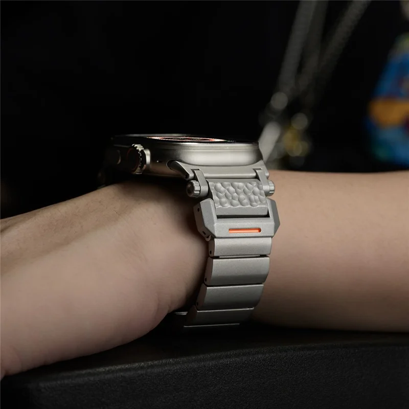 Strap for Apple Watch Ultra 3 2 1 49mm  /  Series 11 10 46mm  /  9 8 7 45mm  /  SE3 SE2 SE 6 5 4 44mm  /  3 2 1 42mm Hammer Pattern Titanium Alloy Watch Band - Titanium