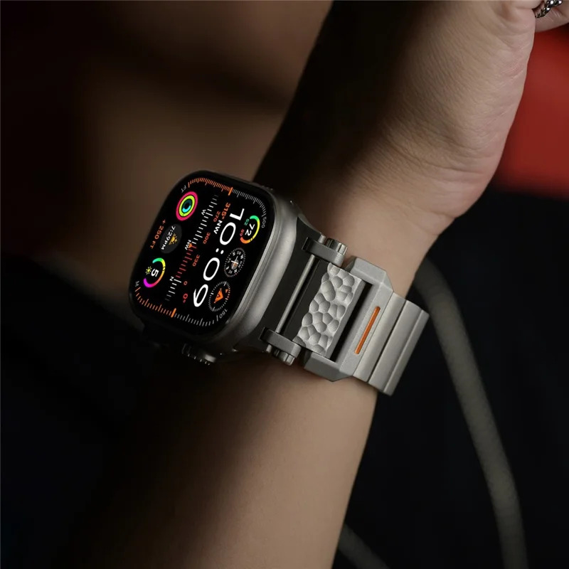 Strap for Apple Watch Ultra 3 2 1 49mm  /  Series 11 10 46mm  /  9 8 7 45mm  /  SE3 SE2 SE 6 5 4 44mm  /  3 2 1 42mm Hammer Pattern Titanium Alloy Watch Band - Titanium