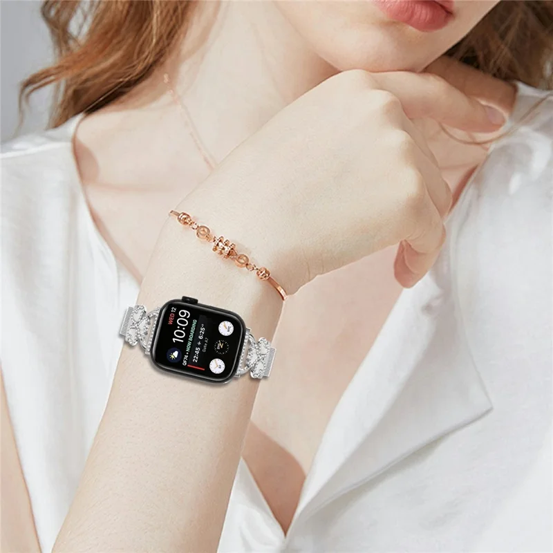 Pulseira Eletroluminescente Milanese para Apple Watch Series 11 10 42mm / 9 8 7 41mm / SE3 SE2 SE 6 5 4 40mm / 3 2 1 38mm com Motivo de Coração e Trevo - Preto+Capa Preta