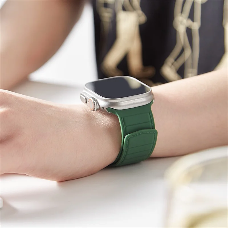 Stitched Line Pattern Silicone Strap for Apple Watch Ultra 3 2 1 49mm  /  Series 11 10 46mm  /  9 8 7 45mm  /  SE3 SE2 SE 6 5 4 44mm  /  3 2 1 42mm Loop Magnetic Watch Band - Grey / Orange