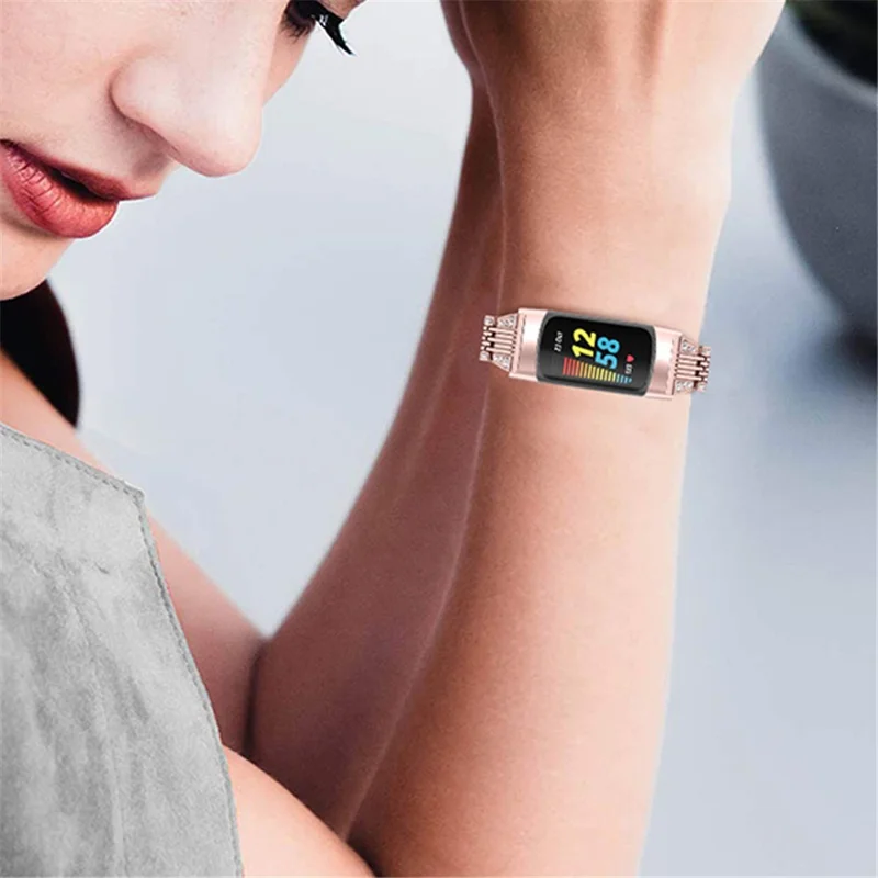 Тонкий ремешок для часов Fitbit Charge 6 / 5 с декоративной кромкой из страз в два ряда, металлическая полоска — розовый