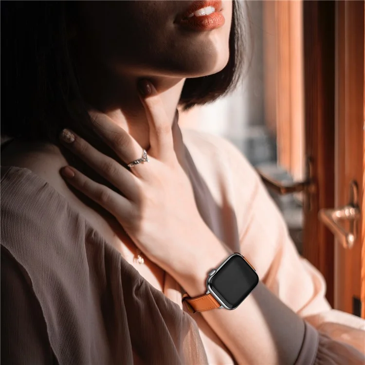 Cinturino per smartwatch in vera pelle Genuine Leather, con fibbia in metallo per Apple Watch Serie 10 42 mm / 9 8 7 41 mm / 6 5 4 SE SE (2022) SE (2023) 40 mm / 3 2 1 38 mm - Marrone / Fibbia argento