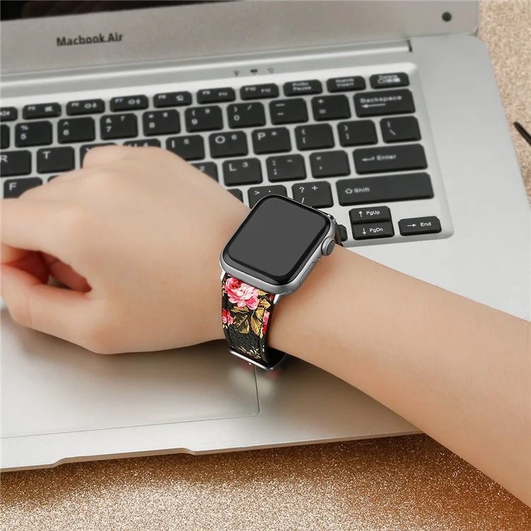 Armband für Apple Watch Series 10 9 8 7 SE 6 5 4 3 2 1 42mm 41mm 40mm 38mm Verstellbares Armband aus hochwertigem Rindsleder - Schwarz / Rosa Blume