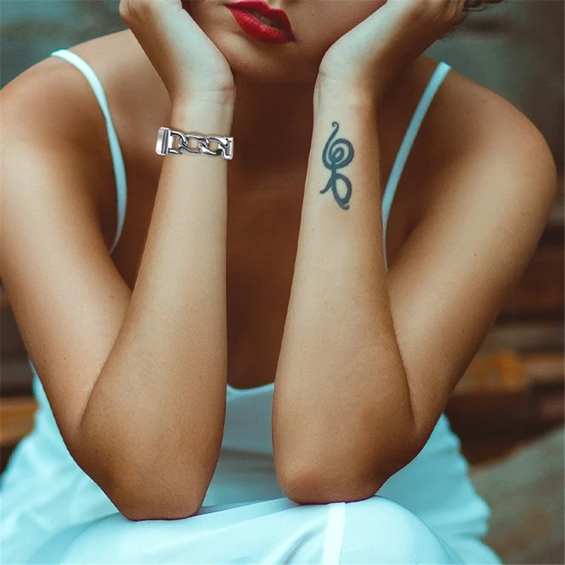 High-end Stainless Steel Smart Watch Band Replacement Band Strap for Fitbit Charge 6 / 5 - Silver