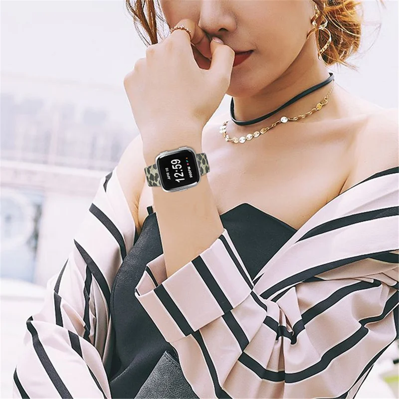 Texture Leopardo Vere la Fascia di Orologi in Pelle di Cuoio Vera Sostituzione Per Fitbit Versa/Versa 2/Versa Lite/Versa - Army Green