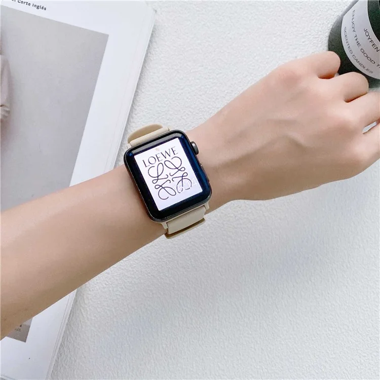 Pour Apple Watch Series 10 46mm / Ultra 2 Ultra 49mm / 9 8 7 45mm / SE (2023) SE (2022) SE 6 5 4 44mm / 3 2 1 42mm Bracelet de montre en silicone texturé Boucle ardillon réglable Bracelet de remplacement - Noir