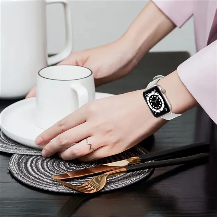 Для Apple Watch Series 10 46 мм / Ultra 2 Ultra 49 мм / 9 8 7 45 мм / SE (2023) SE (2022) SE 6 5 4 44 мм / 3 2 1 42 мм Оригинальный ремешок из воловьей кожи с двойной пуговицей (ретро-золотой соединитель) - белый