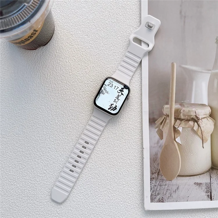 per apple watch series 7 45mm / 6 / 5 / 4 / se 44mm / 3 / 2 / 1 42 mm design a strisce silicone curs band sostituzione orologio regolabile - bianca