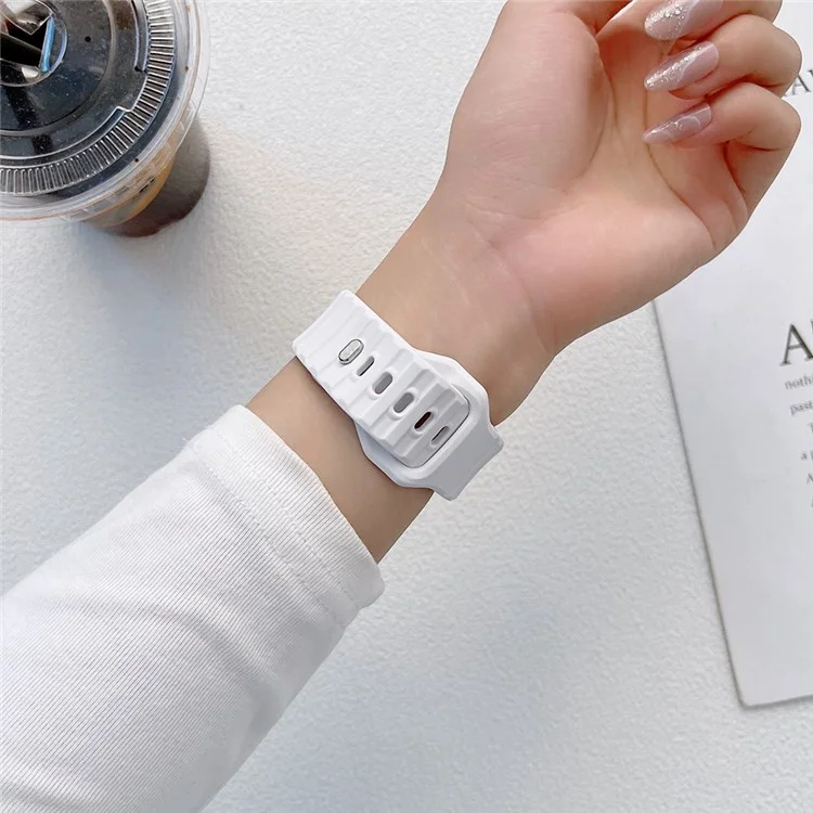 per apple watch series 7 45mm / 6 / 5 / 4 / se 44mm / 3 / 2 / 1 42 mm design a strisce silicone curs band sostituzione orologio regolabile - bianca