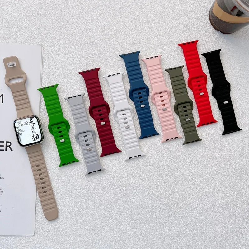 Correa de silicona con diseño de rayas para Apple Watch Ultra 3 2 1 49 mm / Series 11 10 46 mm / 9 8 7 45 mm / SE3 SE2 SE 6 5 4 44 mm / 3 2 1 42 mm, correa ajustable para reemplazo - Rojo