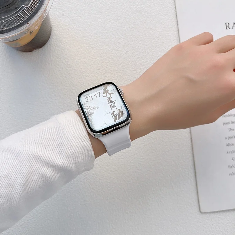 Correa de silicona con diseño de rayas para Apple Watch Ultra 3 2 1 49 mm / Series 11 10 46 mm / 9 8 7 45 mm / SE3 SE2 SE 6 5 4 44 mm / 3 2 1 42 mm, correa ajustable para reemplazo - Rojo