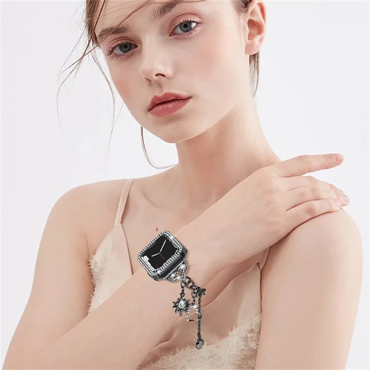 Pour Apple Watch Series 8 / 7 45mm Pendant Bracelet Watch Band Rhinestone Decor Strap Replacement with Hard PC Hollow-out Watch Case - Noir