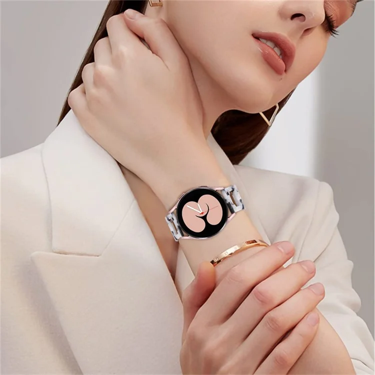 Für Samsung Galaxy Watch4 Active 40mm / 44mm / Watch4 Classic 42mm / 46mm / Watch 5 40mm / 44mm Resin Watchband Edelstahl Schnalle D-förmiger Riemen - Schwarz Weiß Mix