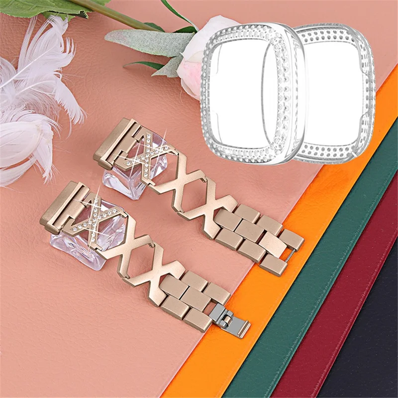 Per Fitbit Versa 3 / Sense X-Shape Design Bracciale in Acciaio in Acciaio Bracciale Cnocchia di Polso + Rinastoni a Due Righe Trasparente Case di Orologio Anti-scratch - Oro