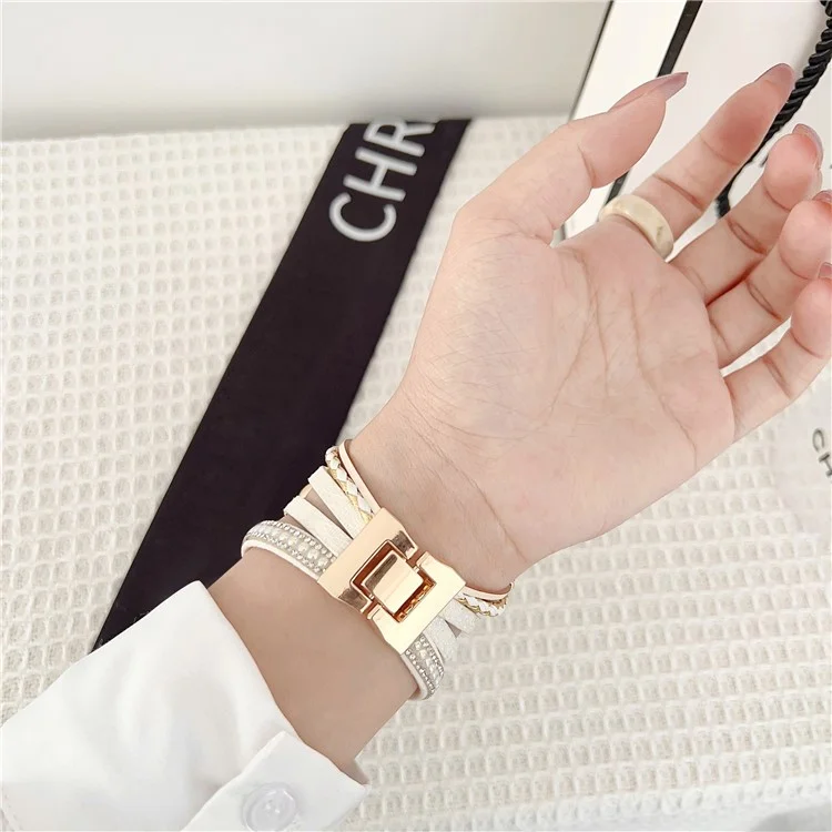 Para Apple Watch Series 10 46mm / Ultra 2 Ultra 49mm / Series 9 8 7 45mm / 6 5 4 SE (2023) SE (2022) SE 44mm / 3 2 1 42mm Metal Leather Strap Flower Pendant Bracelet Watch Band - Pink