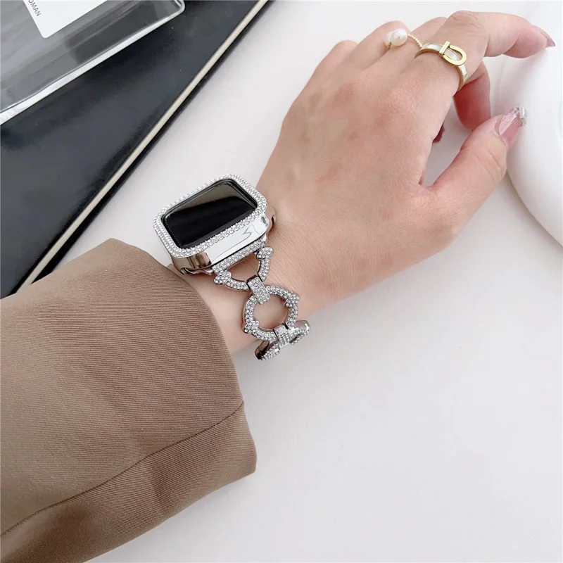 Cinturino Metallico a Forma di O con Strass per Apple Watch Ultra 3 2 1 49mm / Series 11 10 46mm / 9 8 7 45mm / SE3 SE2 SE 6 5 4 44mm / 3 2 1 42mm - Oro