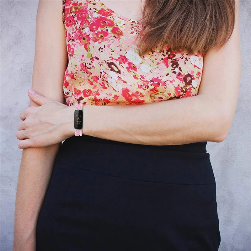 Für Fitbit Inspire 3 Pearl Decor Verstellbares geflochtenes Seil Armband Stilvolle Smartwatch-Armband - Pink