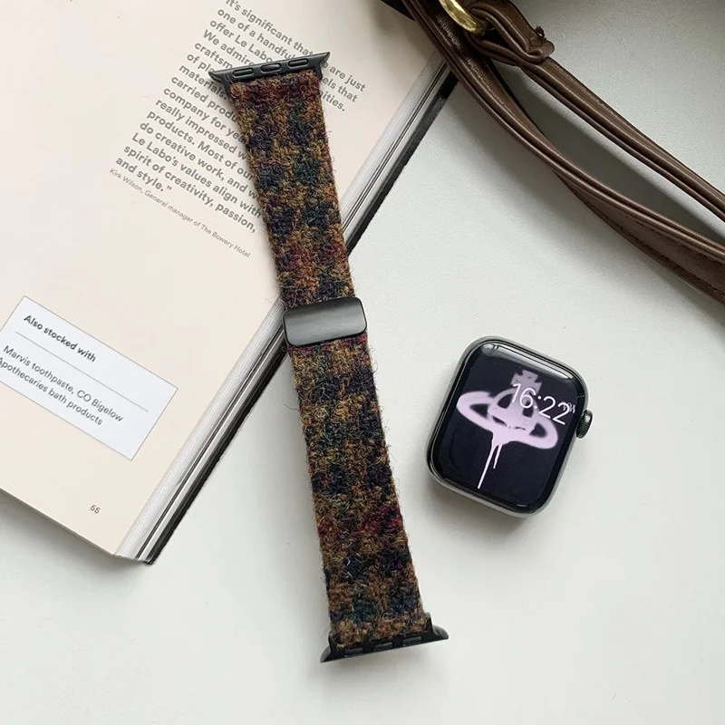 For Apple Watch Series 11 10 42mm / 9 8 7 41mm / SE3 SE2 SE 6 5 4 40mm / 3 2 1 38mm Magnetic Buckle Woolen Strap - Coffee+Black