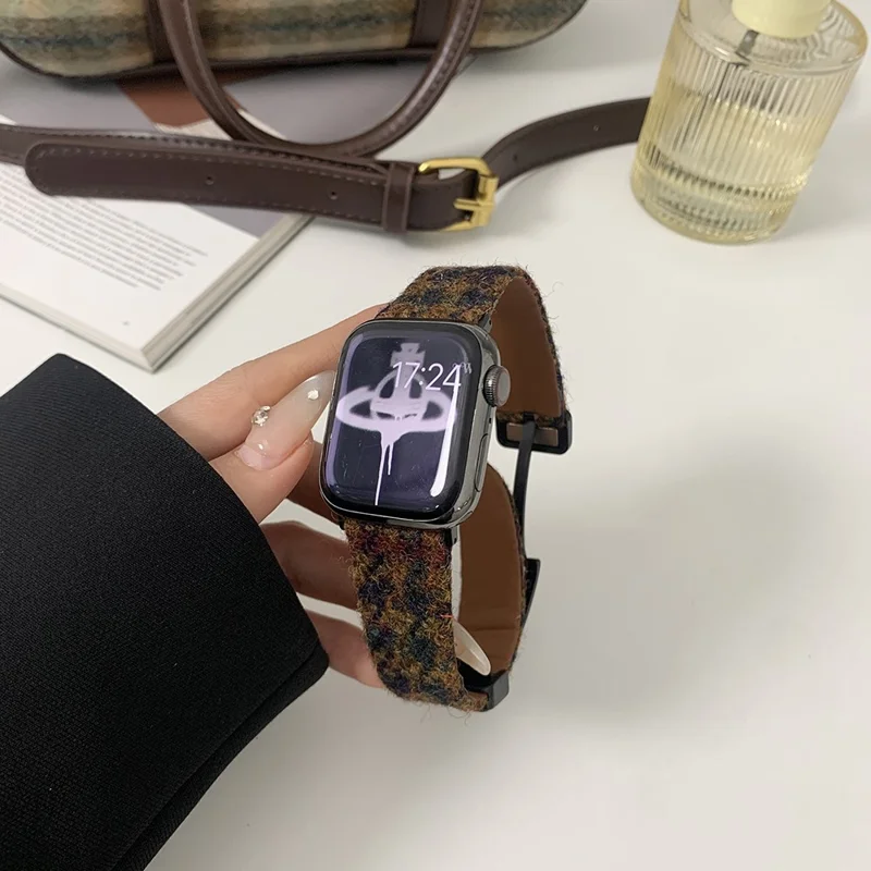 For Apple Watch Series 11 10 42mm / 9 8 7 41mm / SE3 SE2 SE 6 5 4 40mm / 3 2 1 38mm Magnetic Buckle Woolen Strap - Coffee+Black