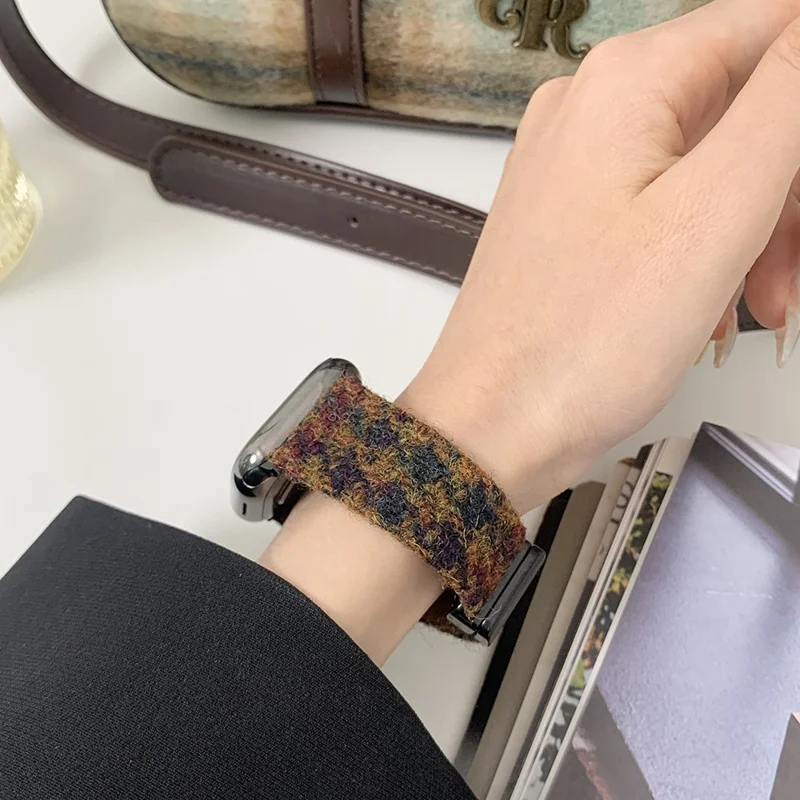 For Apple Watch Series 11 10 42mm / 9 8 7 41mm / SE3 SE2 SE 6 5 4 40mm / 3 2 1 38mm Magnetic Buckle Woolen Strap - Coffee+Black