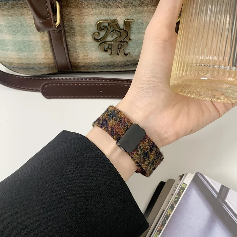 For Apple Watch Series 11 10 42mm / 9 8 7 41mm / SE3 SE2 SE 6 5 4 40mm / 3 2 1 38mm Magnetic Buckle Woolen Strap - Coffee+Black