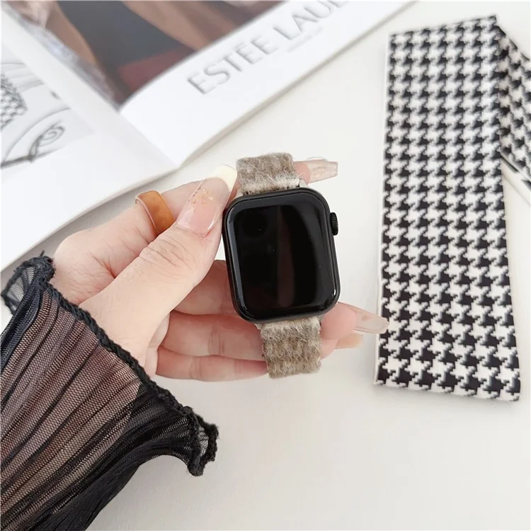 For Apple Watch 10 46mm / Ultra 2 / Ultra 49mm / 9 8 7 45mm / SE (2023) SE (2022) SE 6 5 4 44mm / 3 2 1 42mm Woolen Winter Watch Straps - Coffee