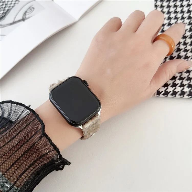 For Apple Watch 10 46mm / Ultra 2 / Ultra 49mm / 9 8 7 45mm / SE (2023) SE (2022) SE 6 5 4 44mm / 3 2 1 42mm Woolen Winter Watch Straps - Coffee