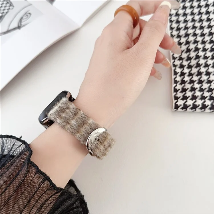 For Apple Watch 10 46mm / Ultra 2 / Ultra 49mm / 9 8 7 45mm / SE (2023) SE (2022) SE 6 5 4 44mm / 3 2 1 42mm Woolen Winter Watch Straps - Coffee