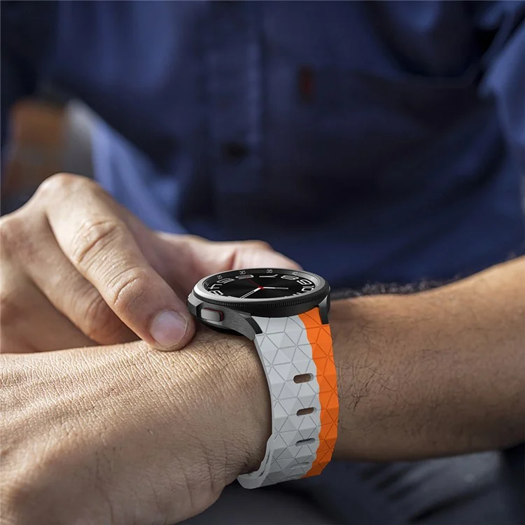 Para Samsung Galaxy Watch6 / Watch 5 / Watch FE 40mm / Watch4 Pulseira de Silicone Dual Color Watch Band Football Pattern - Cinza+Laranja