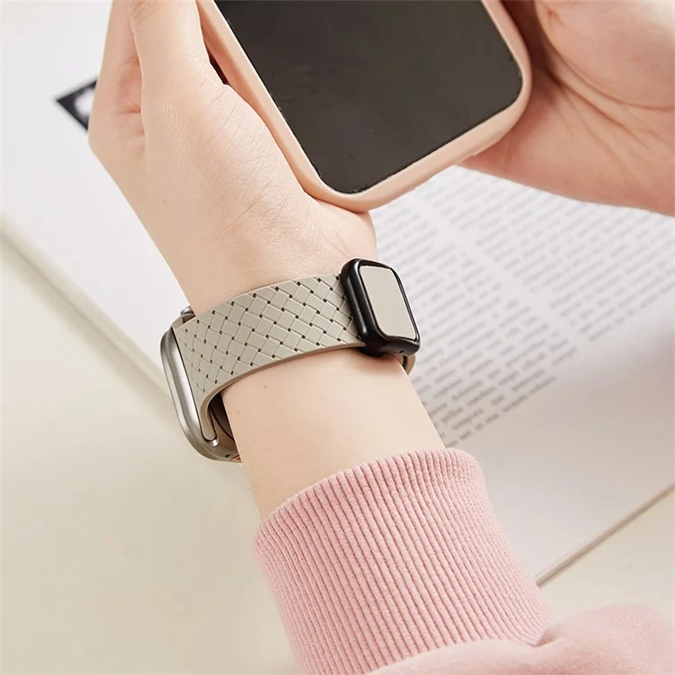 Watch Band For Apple Watch Series 10 42mm / 9 8 7 41mm / SE (2023) SE (2022) SE 6 5 4 40mm / 3 2 1 38mm Woven Texture Silicone Strap - Black