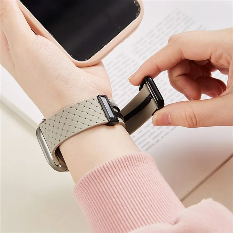 Watch Band For Apple Watch Series 10 42mm / 9 8 7 41mm / SE (2023) SE (2022) SE 6 5 4 40mm / 3 2 1 38mm Woven Texture Silicone Strap - Black