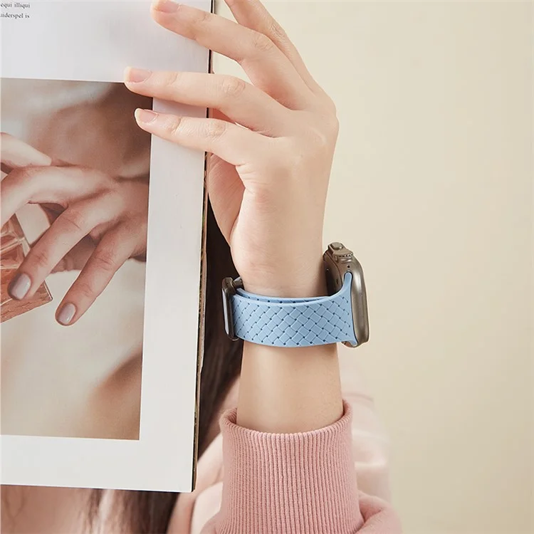 Watch Band For Apple Watch Series 10 42mm / 9 8 7 41mm / SE (2023) SE (2022) SE 6 5 4 40mm / 3 2 1 38mm Woven Texture Silicone Strap - Black