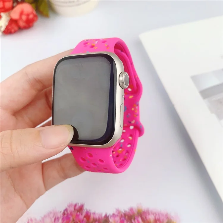 Para Apple Watch 10 46mm / Ultra 2 / Ultra 49mm / 9 8 7 45mm / SE (2023) SE (2022) SE 6 5 4 44mm / 3 2 1 42mm Confetti Decor Silicone Strap - Deep Pink