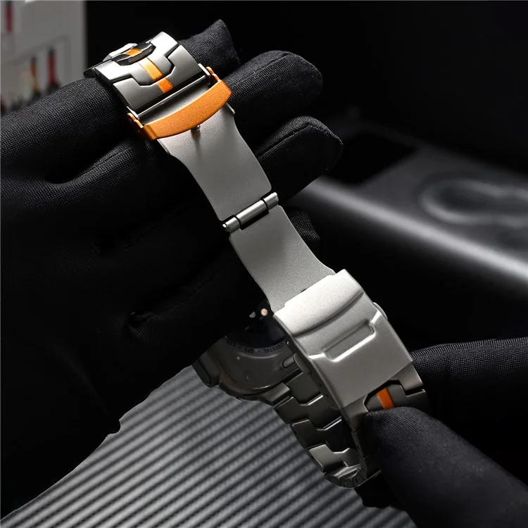 Per Apple Watch 10 46mm / Ultra 2 / Ultra 49mm / 9 8 7 45mm / SE (2023) SE (2022) SE 6 5 4 44mm / 3 2 1 42mm Cinturino per Orologio in Titanio - Titanio+Arancione