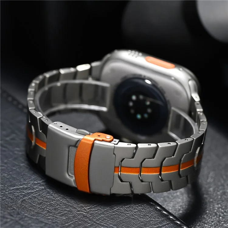 Per Apple Watch 10 46mm / Ultra 2 / Ultra 49mm / 9 8 7 45mm / SE (2023) SE (2022) SE 6 5 4 44mm / 3 2 1 42mm Cinturino per Orologio in Titanio - Titanio+Arancione